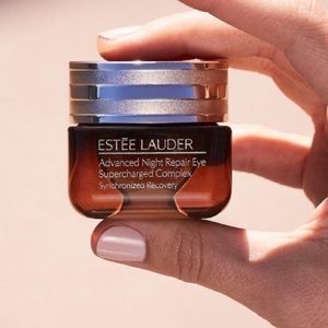 ESTÉE LAUDER
ADVANCED NIGHT REPAIR EYE SUPERCHARGED 
COMPLEX SYNCHRONIZ
RECOVERY